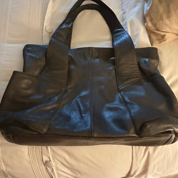 Handsome Italian leather bag from Garnett Hill - Picture 2 of 4